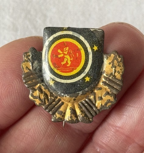 Vintage 1960s Tinplate GB Ford Prefect Motor Car Automobilia Lapel Badge