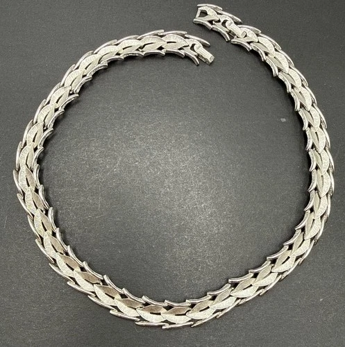 Trifari Signed Necklace Silver Tone With Extender 15” J8