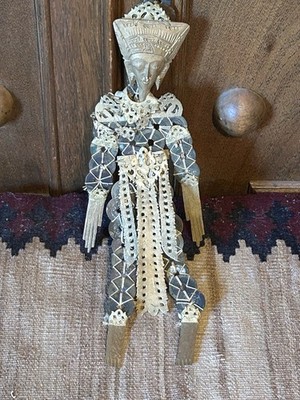 VINTAGE INDONESIAN BALINESE KEPENG DEWI SIR 53 OLD COIN SCULPTURE 13'' LONG