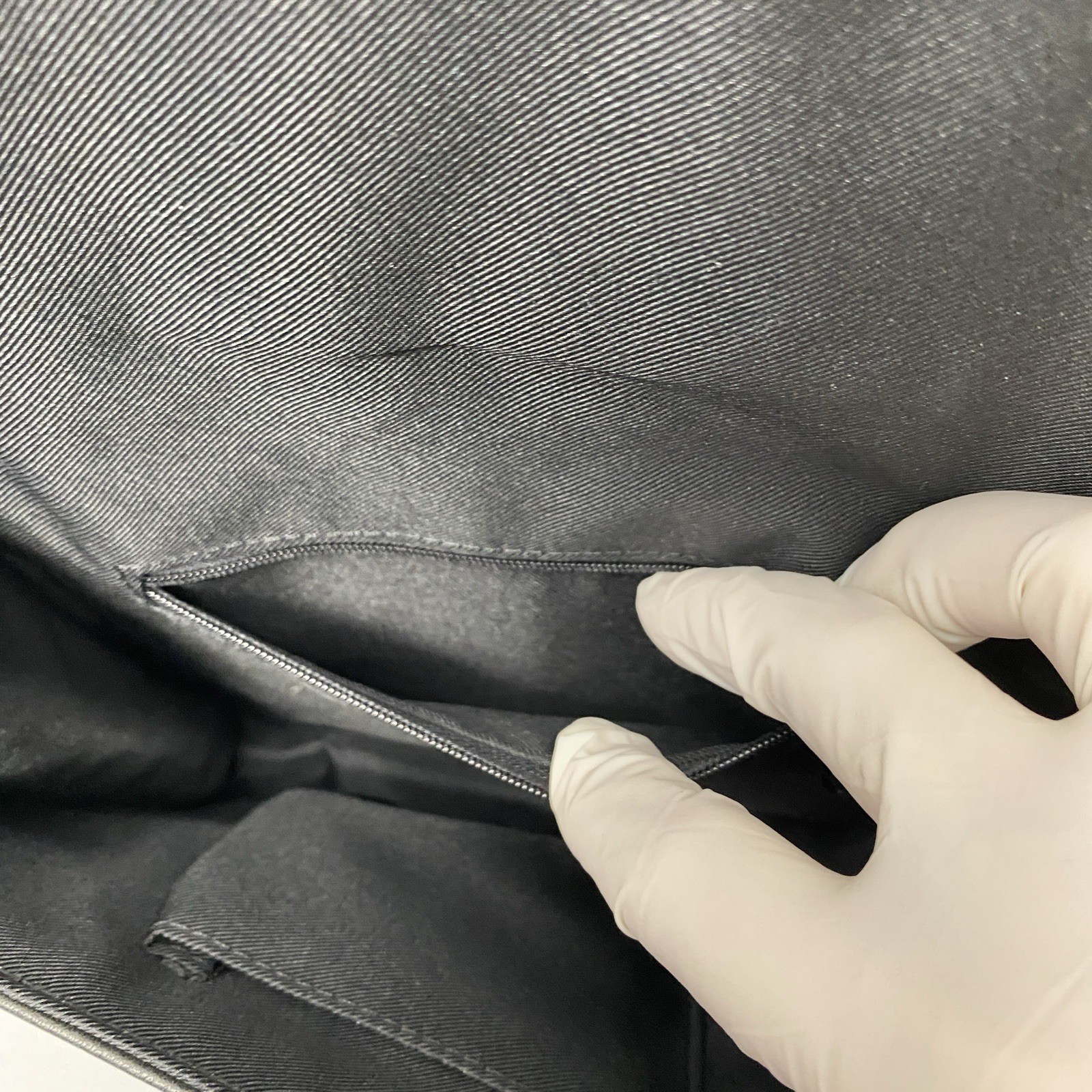 Fossil Black Leather Crossbody Shoulder Bag Traveler Organizer Purse 90’s thumbnail 11