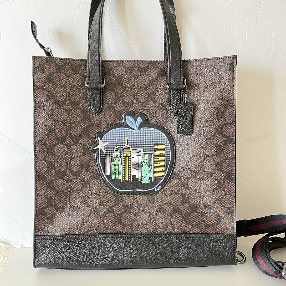 Coach Graham Structured Tote In Signature Canvas With
