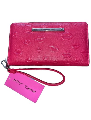 NWOT BETSEY JOHNSON Bifold Wallet Coin Pouch Faux Leather Heart Quilted Stitched NWT BETSEY JOHNSON Bifold Wallet Coin Pouch Heart Quilted  main image 2