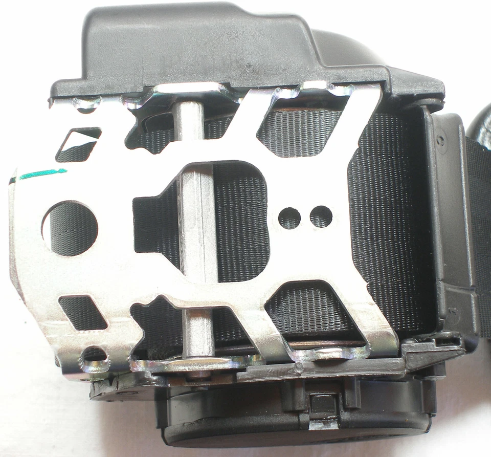 2 NEW MERCEDES W108 , W109 , TRW / REPA SEAT BELTS , MADE IN GERMANY - Image 4 of 4