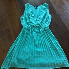 Forever 21 Mint Green Sleeveless V-Neck Pleated Chiffon Dress Size Medium