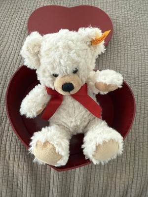 Steiff Knoph Im Ohr Bear  SWEETHEART  109904 Soft Plush in Red Heart Box Valenti