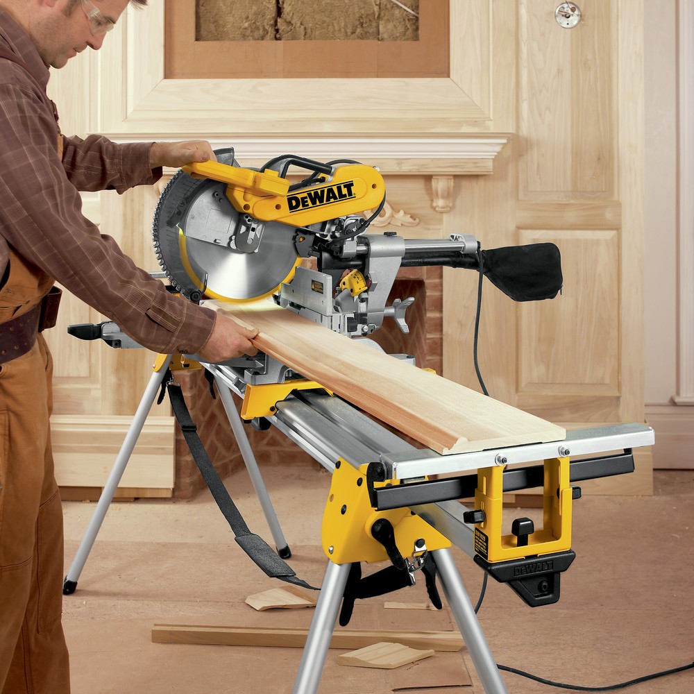 DEWALT DWS779R 120V 15A 12" Double Bevel Sliding Compound Miter Saw Refurbished