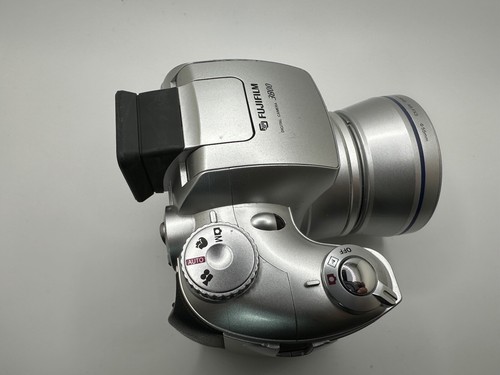 Fujifilm FinePix 3800 3.2 MP 6x Optical Zoom Digital Camera (Only Powers ON) - Picture 5 of 7