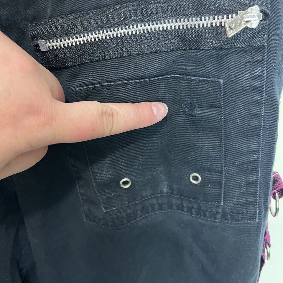 Pantalones capri Tripp NYC Daang Goodman negros y rosas a cuadros cargo punk gótico Y2K Foto 4 de 4