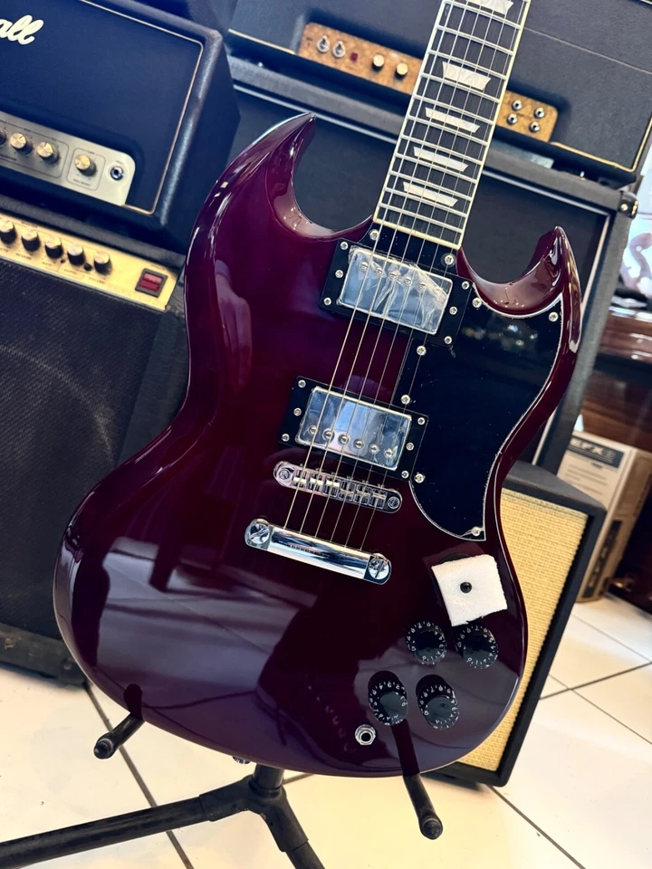 EKO DV-10 TRASPARENT RED - CHITARRA ELETTRICA ROSSO TRASPARENTE - REFURBISHED - Immagine 2 di 4