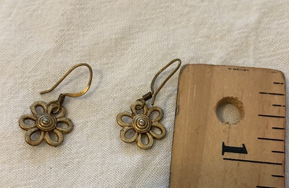 Gold Tone Daisy Flower Dangle Earrings Vintage Patina