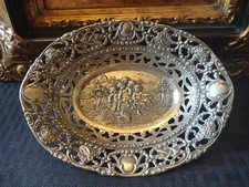 Ancien putti ludique réticulé en argent 800, swags floraux et bol musical