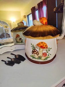 Sears Merry Mushroom All-In-One Lazy Susan with Spin Tray & 3 Nesting Scoop '70s