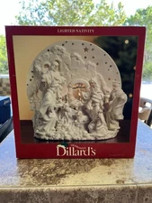 Vtg Nativity Dillard's Trimmings Lighted Stable With Nativity Figurines 1999