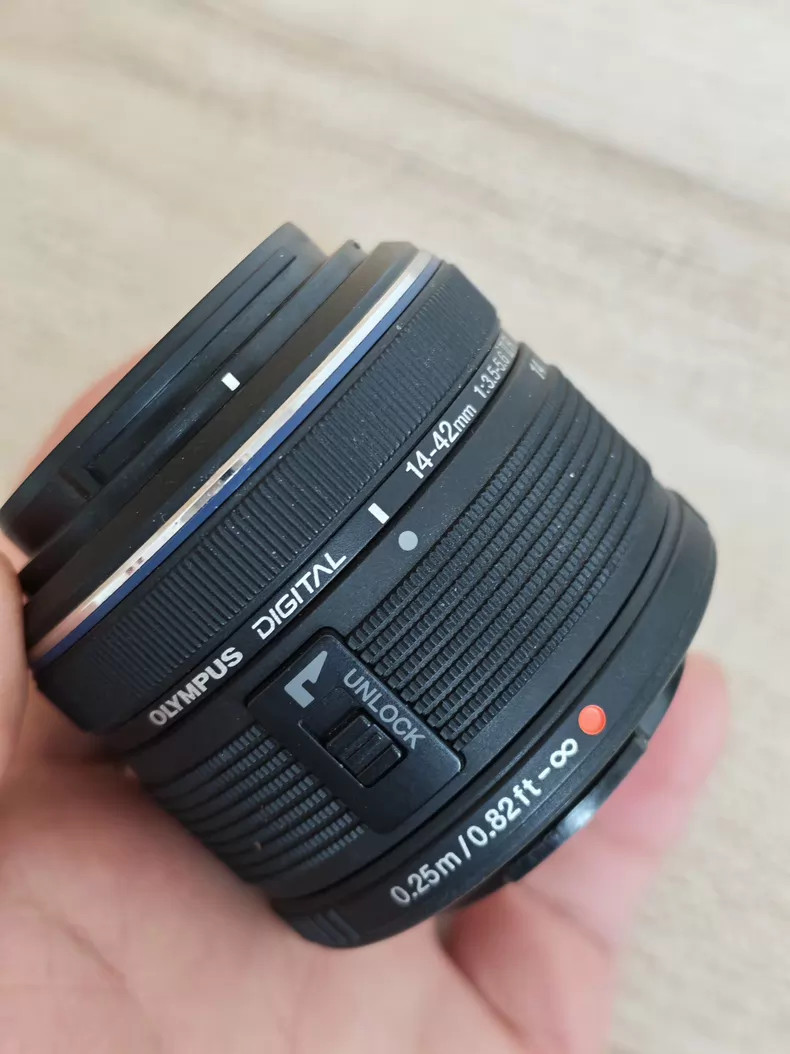 Olympus M.Zuiko Digital 14-42mm f/3.5-5.6 II R Lens black for