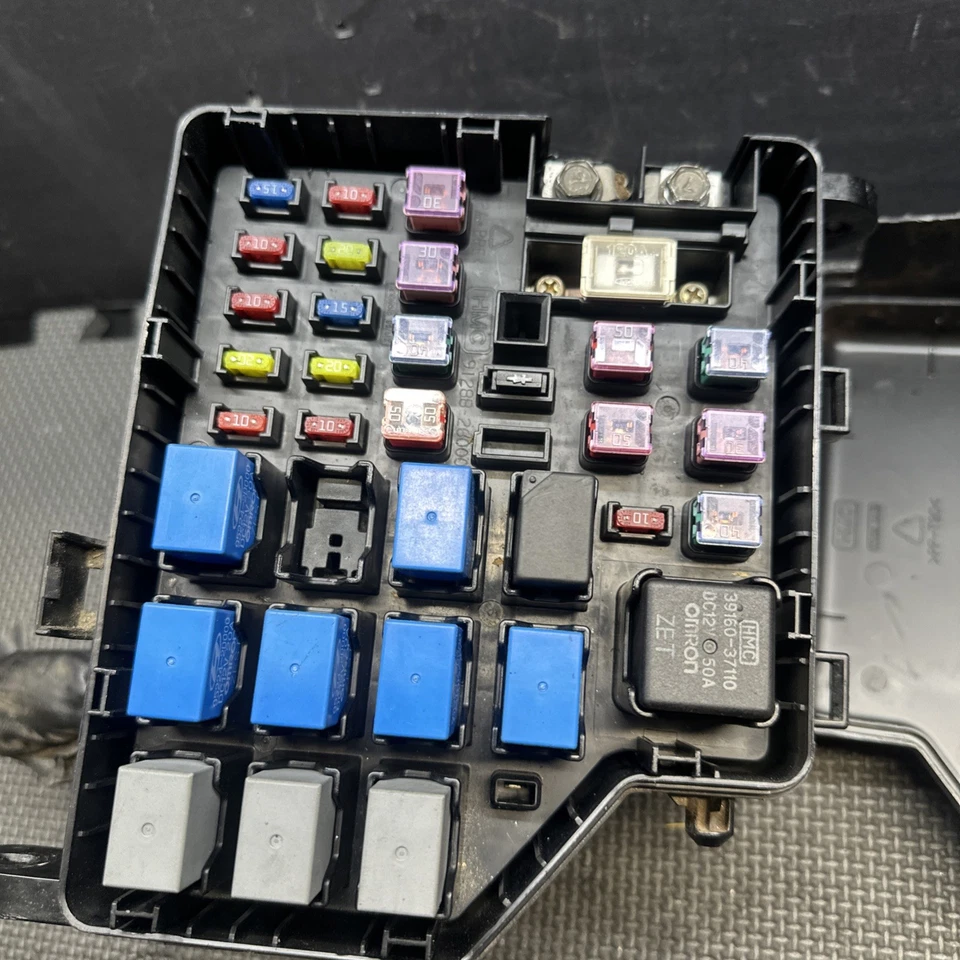 Engine Fuse Box 2001-2006 Hyundai Santa Fe - Image 3 of 4