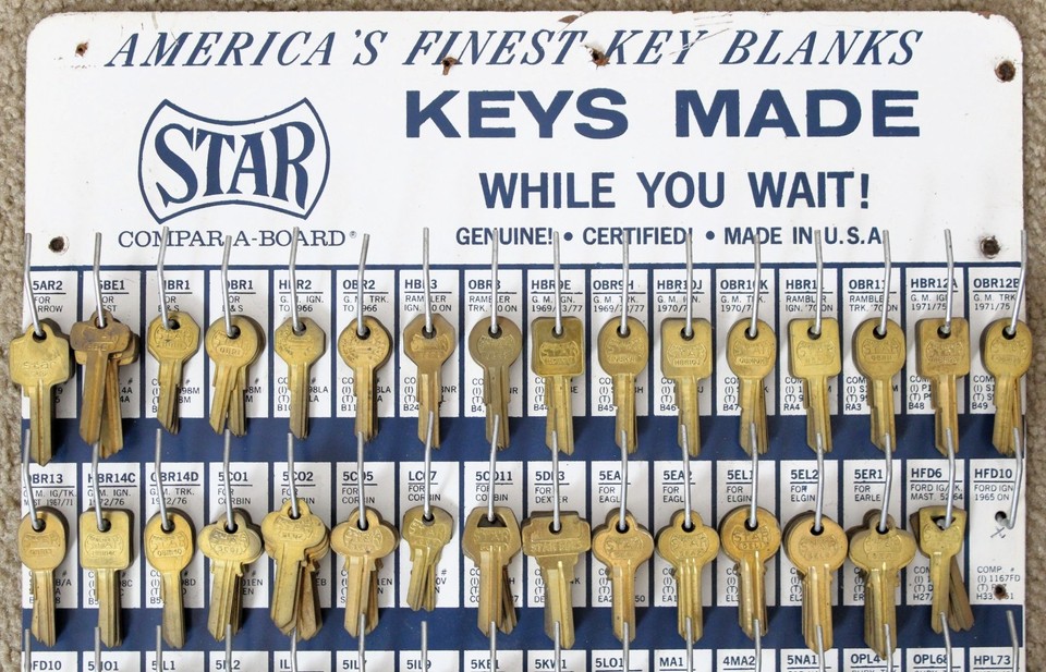 VINTAGE STAR BRAND DISPLAY BOARD WITH UNCUT NOS STAR KEYS **OVER 500 ...
