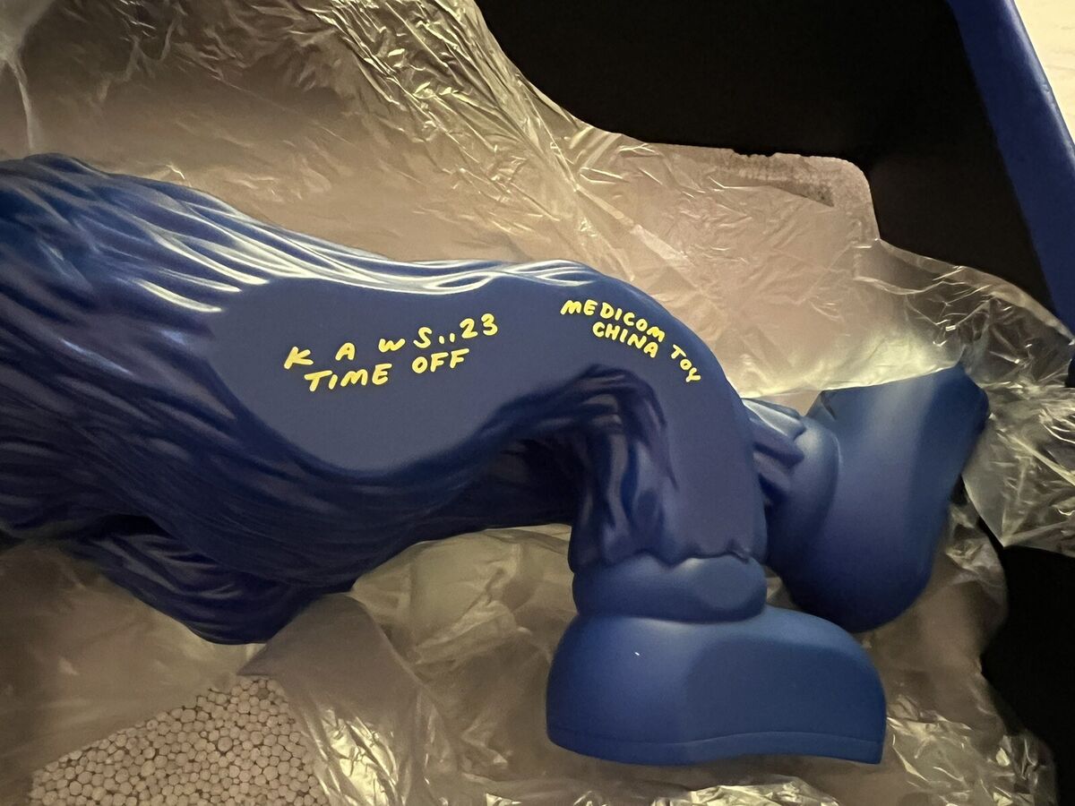 KAWS Time Off Vinyl Figure Blue BRAND NEW *IN HAND* Medicom KAWS Time Off Vinyl Figure Blue BRAND NEW *IN HAND* Medicom