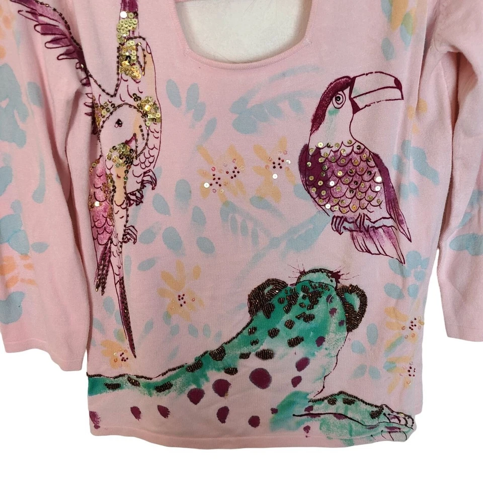 Suéter Alberto Makali Mujer L Rosa Estampado de Pájaro Lentejuelas Cuentas Manga 3/4 Recortado Foto 2 de 4