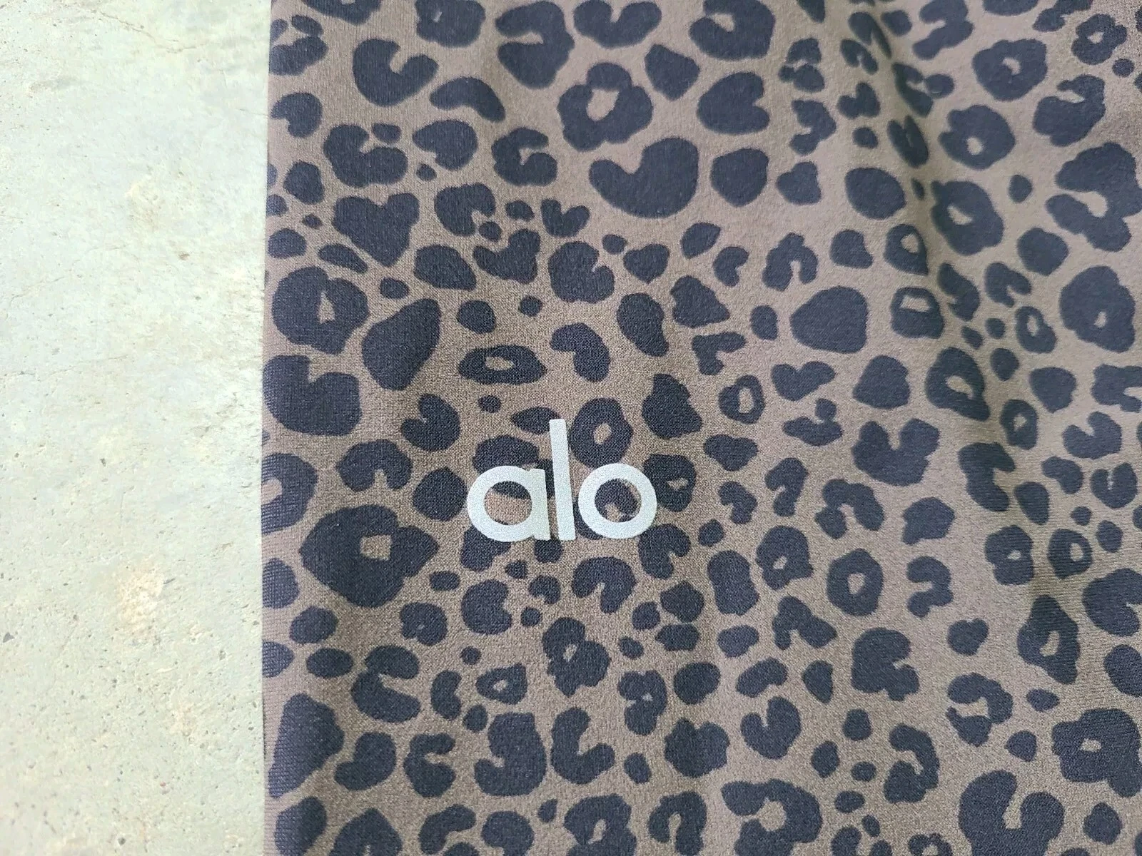 alo-yoga high waisted cheetah print leggings