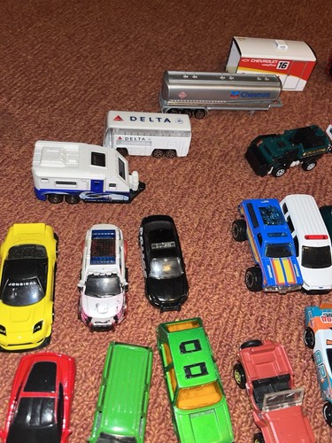 Bulk Lot of 114 Matchbox Die Cast Cars Vehicles Loose Various Makes and Models - Picture 10 of 14