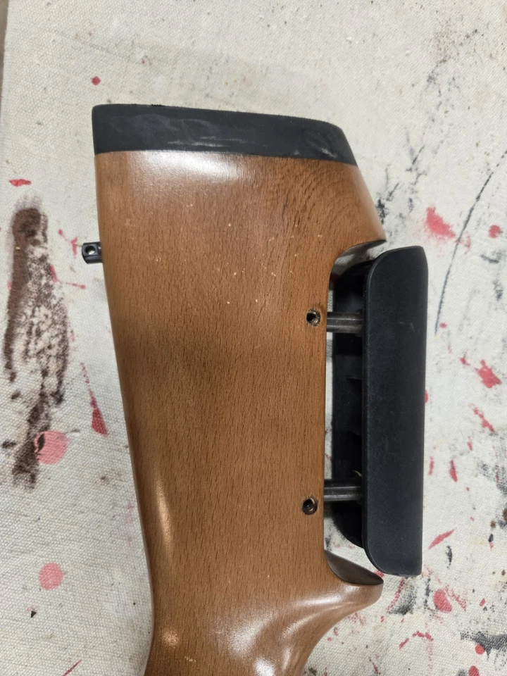 Culata de madera Benjamin Marauder .177 sostiene y dispara Foto 2 de 4