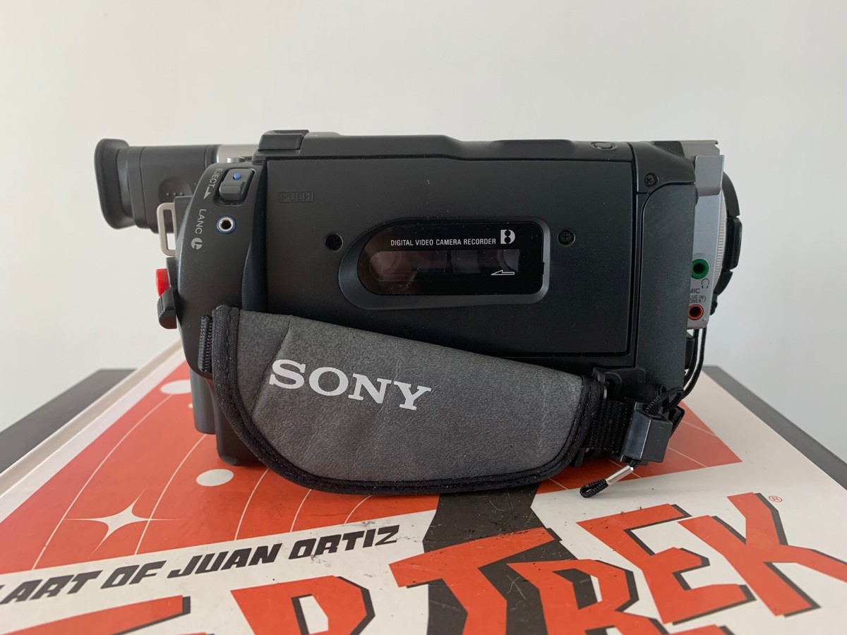 SONY DCR-TRV110E DIGITAL 8 CAMCORDER (Digital 8 Hi8 8mm Video 8