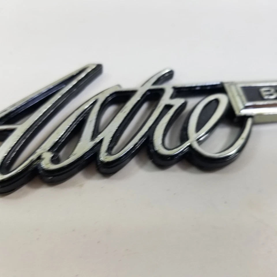 1975-1977 "Astre By Pontiac" guardabarros delantero izquierdo o derecho nombre emblema #738996 Foto 4 de 4