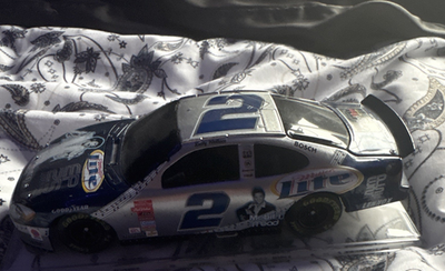 #ad Rusty Wallace Miller Lite #2 Ford Taurus Diecast Racing Car w Display Case $20.00