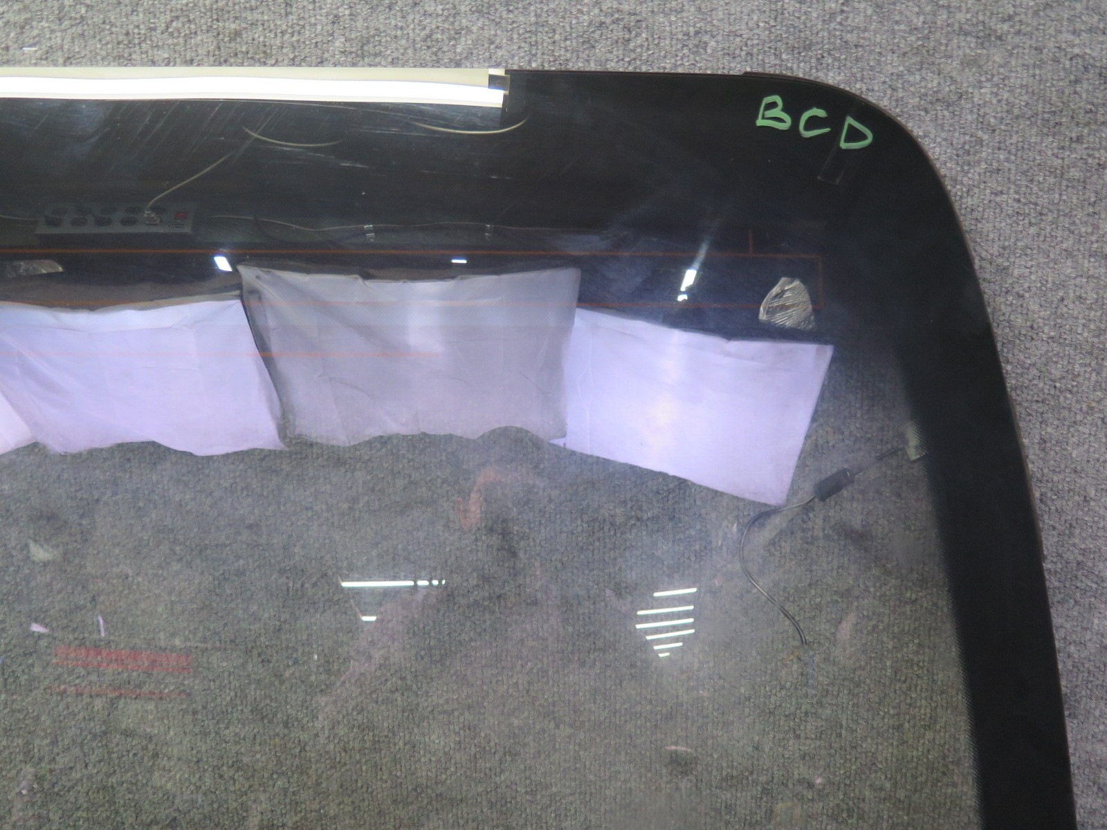2006-2012 BENTLEY FLYING SPUR REAR HEATED WINDSHIELD WINDOW GLASS
