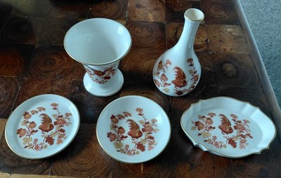 Wedgwood 'Goldener Hahn' 5-teiliges Set zwei Vasen, drei verschiedene Schalen
