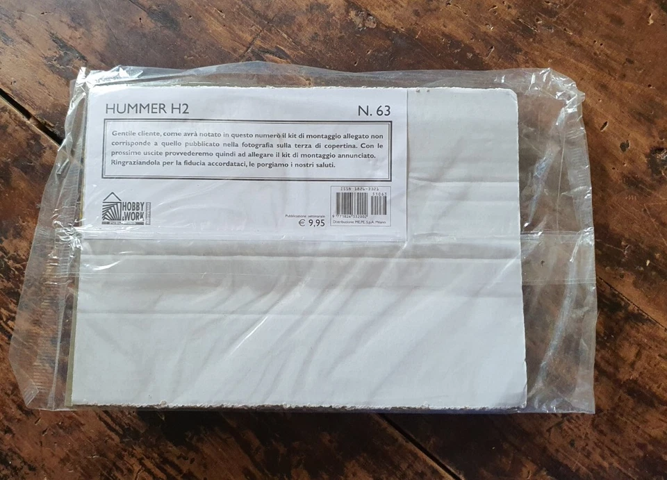 Fascicolo HUMMER H2 1:8 modello radiocomandato  HOBBY&WORK n 63 auto fuoristrada - Immagine 3 di 4