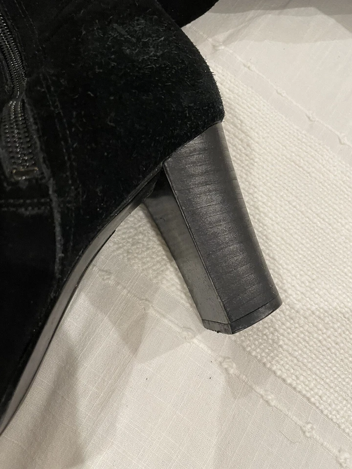 "Botas de cuero de gamuza negras Apostrophe 3,5"" tacón de madera cremallera lateral talla 8M usadas en excelente estado" Foto 3 de 4
