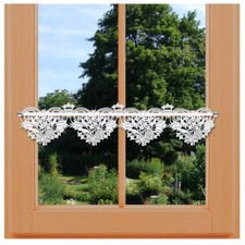 Feenhaus-Scheibengardine Lotta mit Blüten Plauener Spitze Landhaus weiß 16 cm