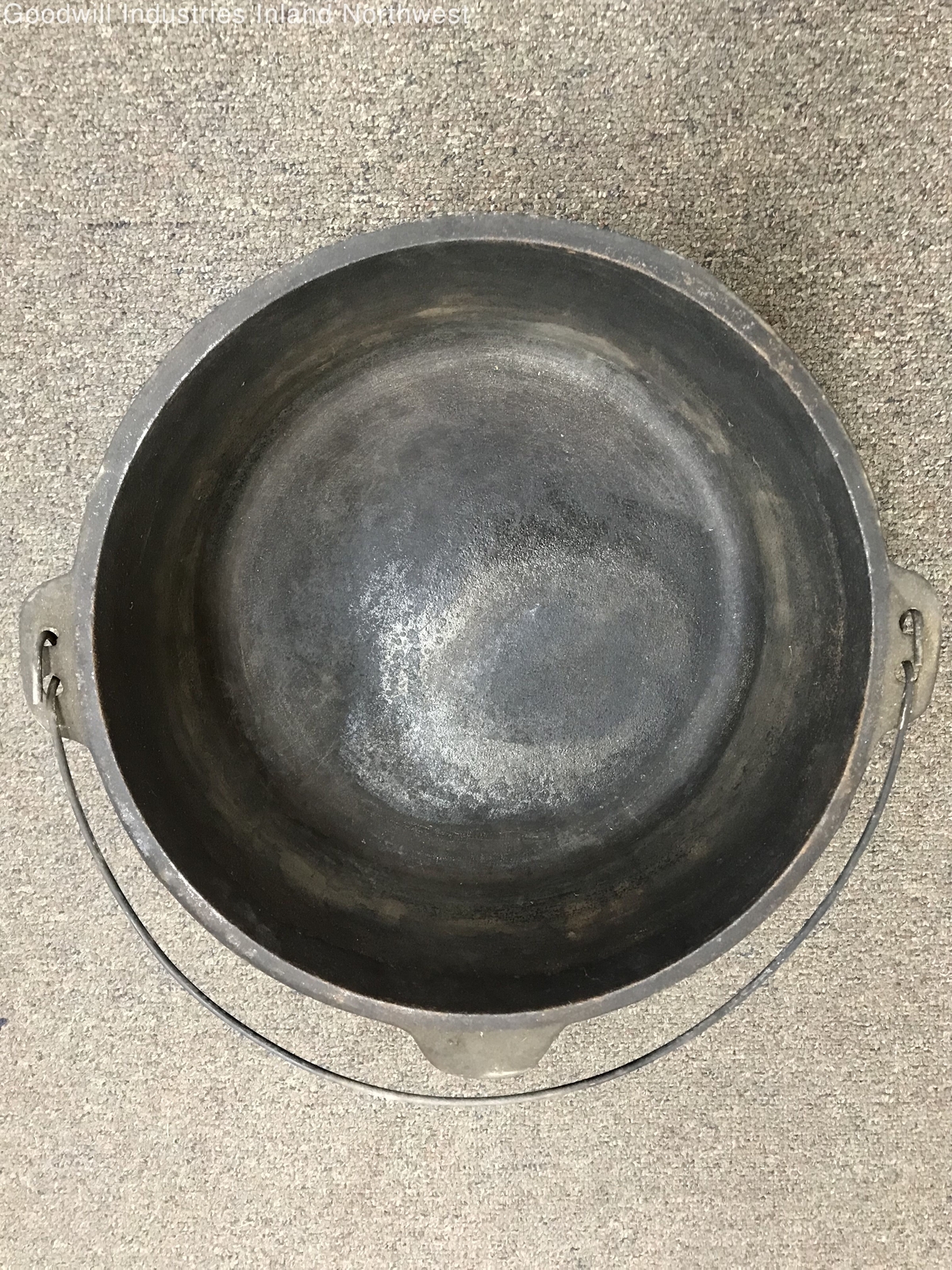 American Camper Cast Iron 3 Leg Campfire Dutch Oven & Lid with Handle