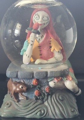 Sally in Love Snow Globe - Nightmare Before Christmas Collectible - Tim Burton
