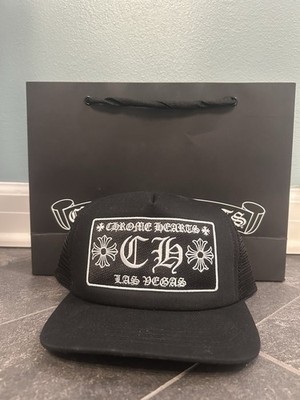 デ*イ様 CHROME HEARTS Las Vegas トラッカーキャップ Brand New Chrome Hearts CH Las Vegas Trucker Hat Black | READ
