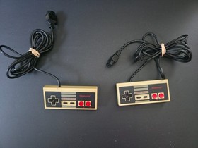 Nintendo NES Console Bundle Tested Working 2 Controllers Zapper Duck Hunt Mario