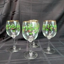 Set of 4 Christmas Holly Wine Glasses 7.5” Gold Rim Vintage Holiday Stemware