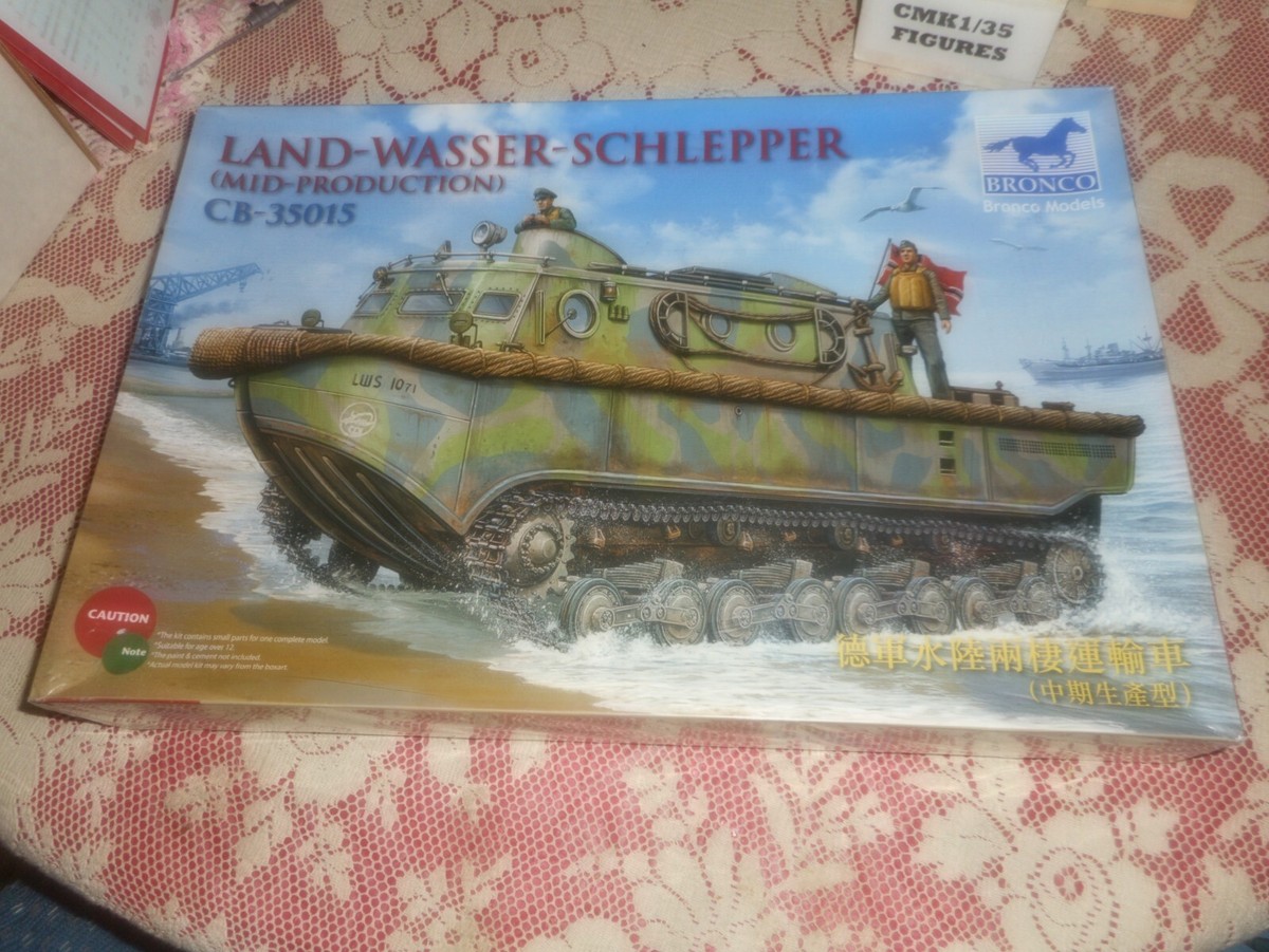 BRONCO 35015, 1/35 LAND-WASSER-SCHLEPPER (MID-PRODUCTION BRONCO 35015, 1/35 LAND-WASSER-SCHLEPPER (MID-PRODUCTION