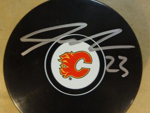 Autographed SEAN MONAHAN Signed Calgary Flames Hockey Puck - Picture 3 of 4