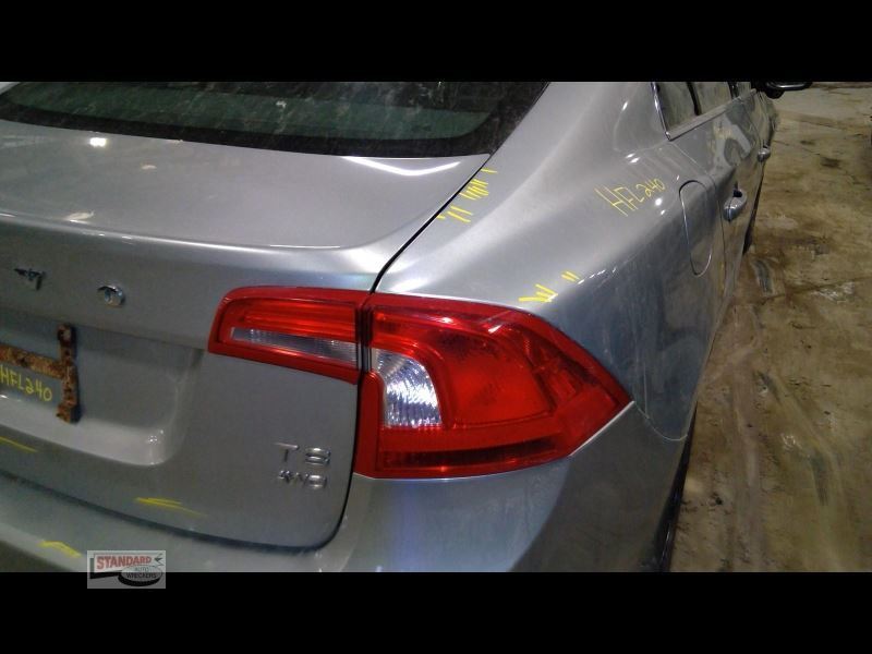 14-18 Volvo S60 Passenger Tail Light Quarter Panel Mount VIN Y 1265488