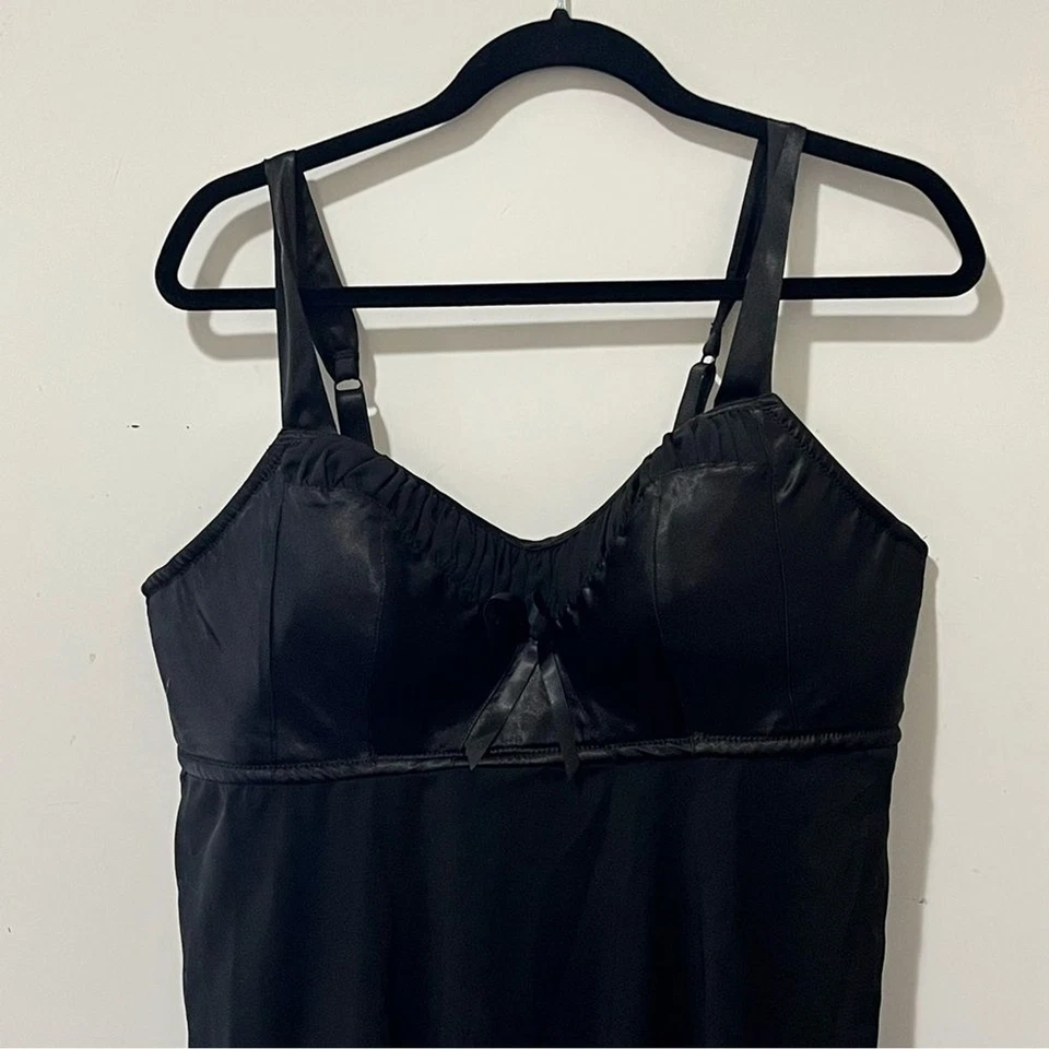 Cacique Chemise Negro con Correas Ajustables y Detalle de Encaje Foto 2 de 4