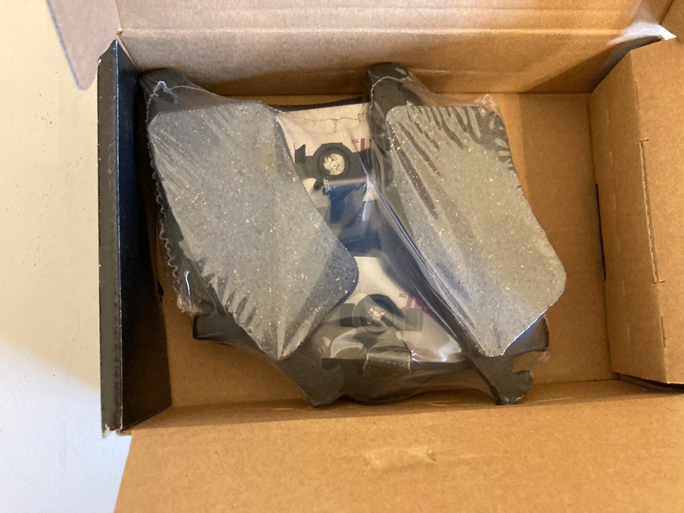 Pastillas de freno traseras Raybestos EHT795 para Volvo S60 S80 V70 XC70 2001-2009 Foto 2 de 4