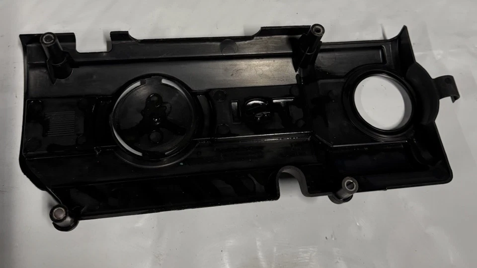 Cubierta del motor Volkswagen Tiguan MK1 2012 03C103925AM (U) Foto 3 de 4