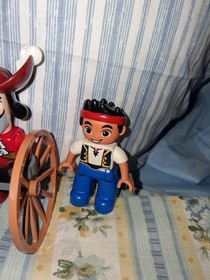 Lego DUPLO Jake and The Neverland Pirates Jake and Captain Hook Minifigs 10514