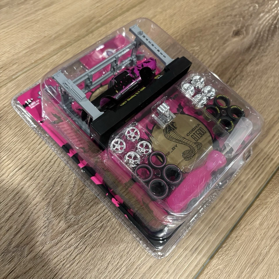 M2 Machines Model Kit - 1967 Shelby G.T. 500 - Release 77 - Pink/Black SHELBY - Image 4 of 4