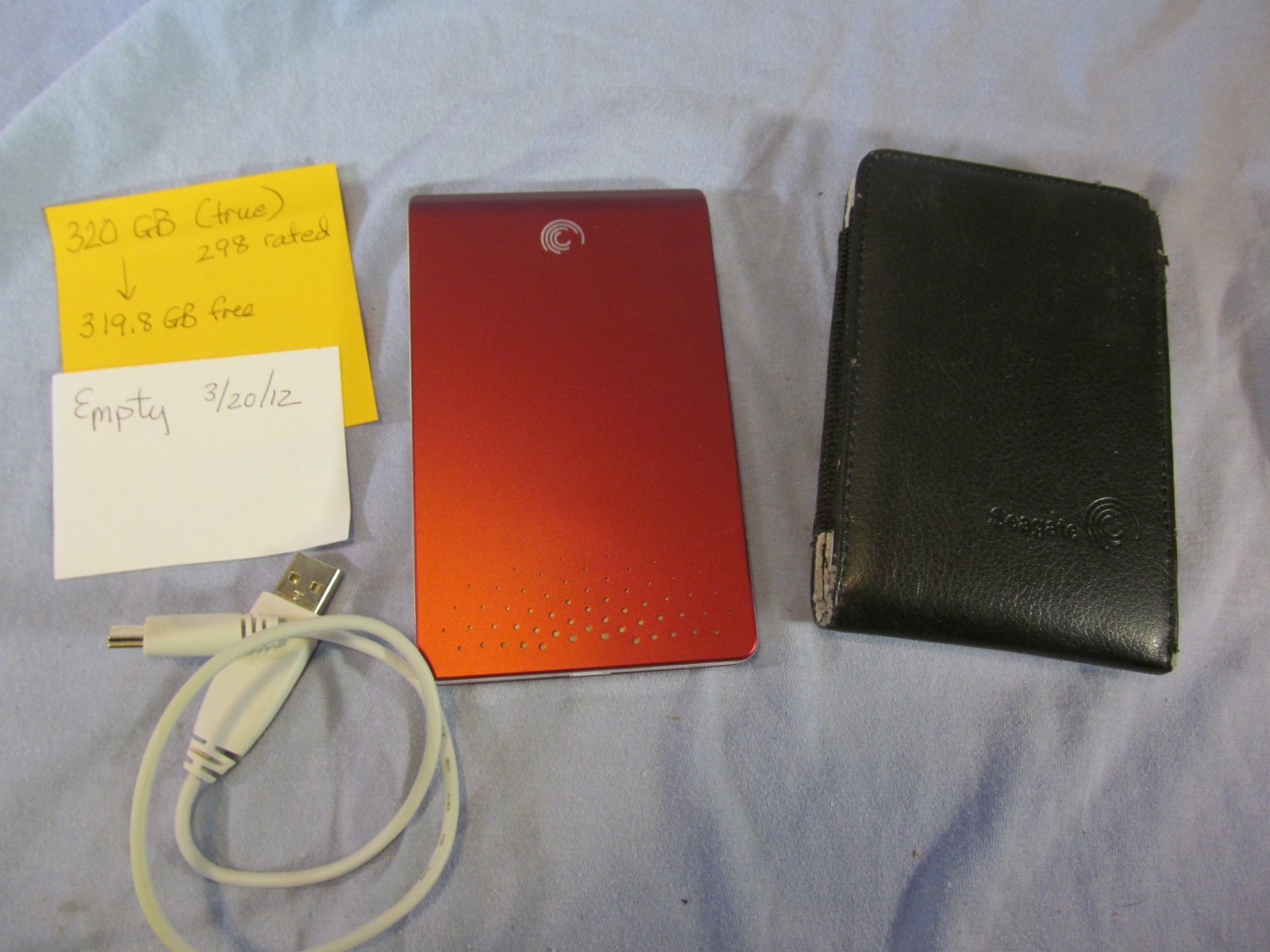 SEAGATE FREE AGENT GO 320GB PORTABLE HARD DRIVE WITH CASE & USB CABLE 9LE2AG-500