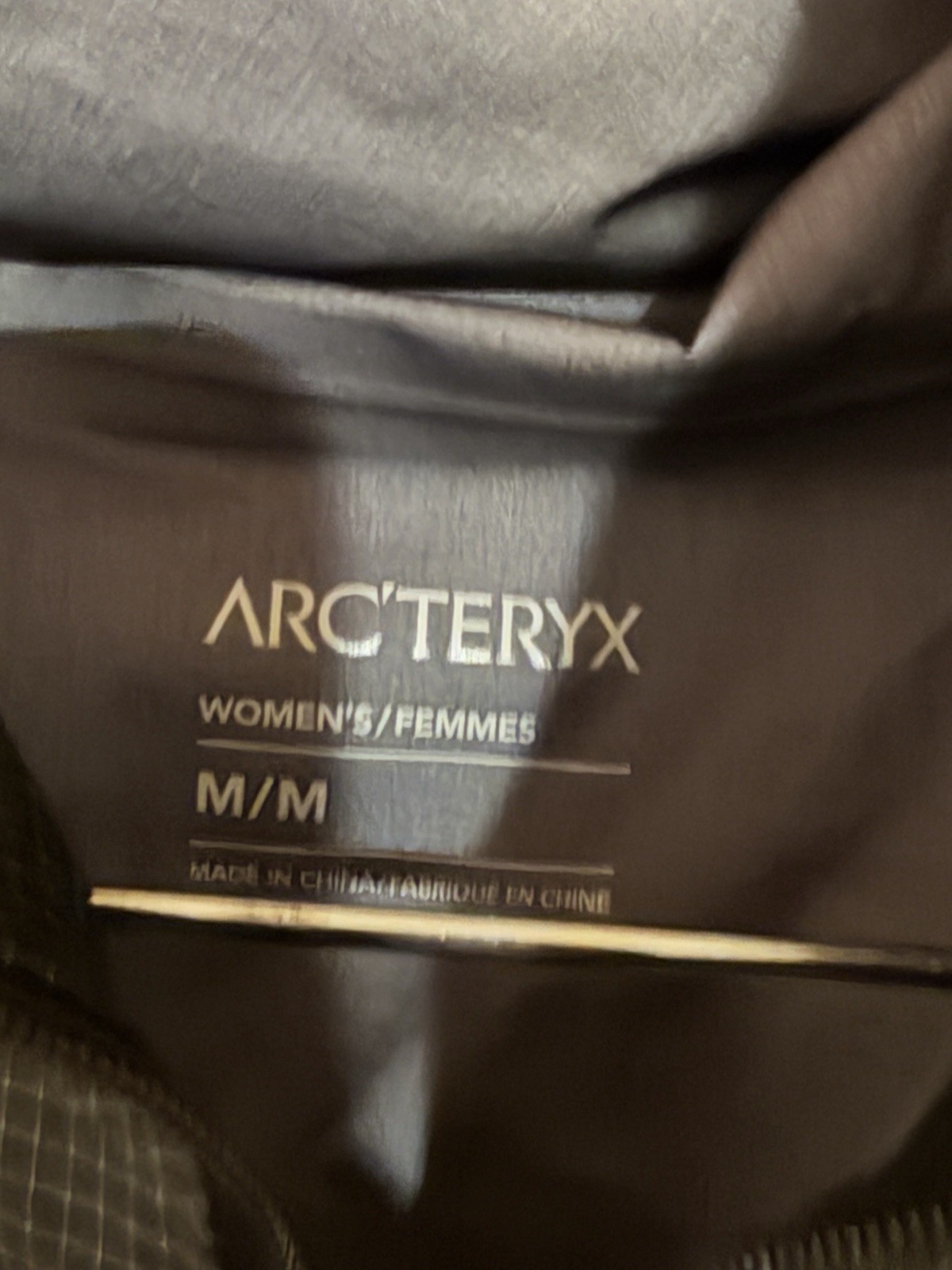 Arc’teryx  ALPHA LIGHTWEIGHT ANORAK WOMEN'S Medium, Hadron Gore-Tex, Black image 3