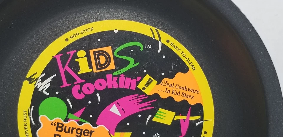 Mirro Kids Cookin Burger Buddy Handled Non Stick 8" Pan Item K-8603 - Image 2 of 4