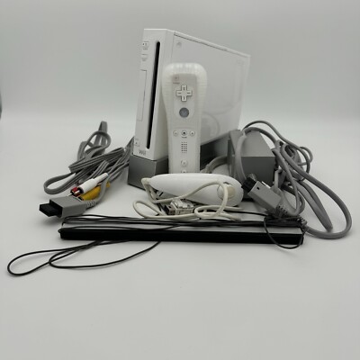 Nintendo  Wii Konsole mit Controller und Anschlusskabel - Weiß - Refurbished